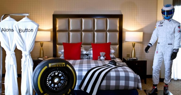 تصميم فريد لغرفة ماكلارين-هوندا في فندق هيلتون أبوظبي